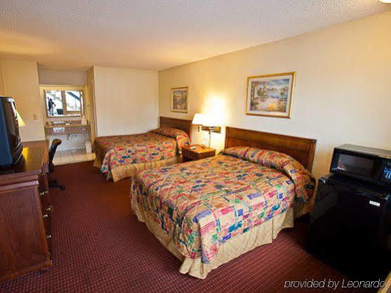 Key West Inn - Ньюпорт-Ньюс Экстерьер фото
