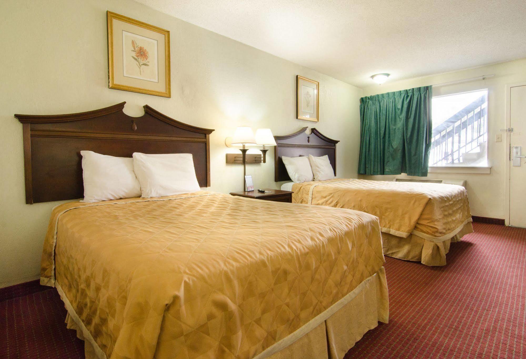Key West Inn - Ньюпорт-Ньюс Экстерьер фото