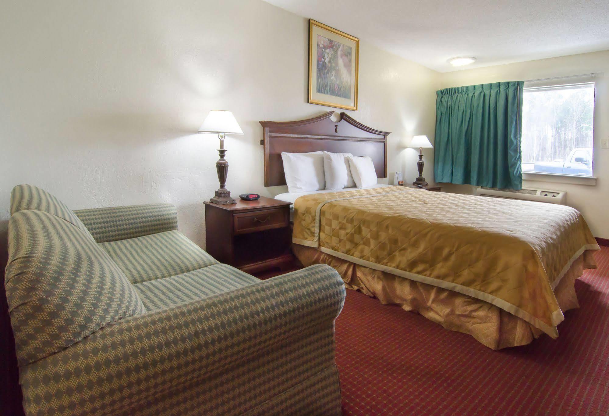 Key West Inn - Ньюпорт-Ньюс Экстерьер фото