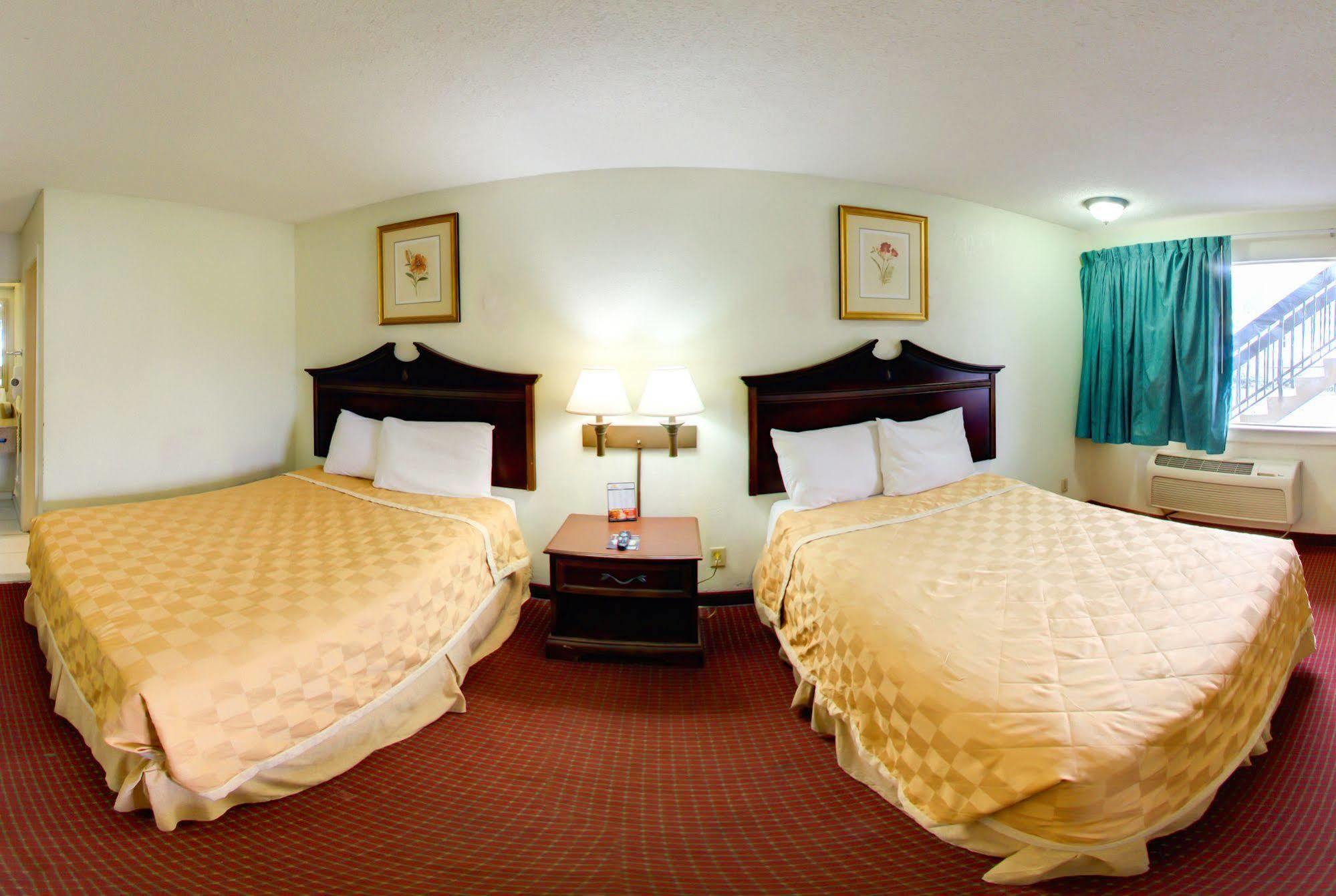 Key West Inn - Ньюпорт-Ньюс Экстерьер фото