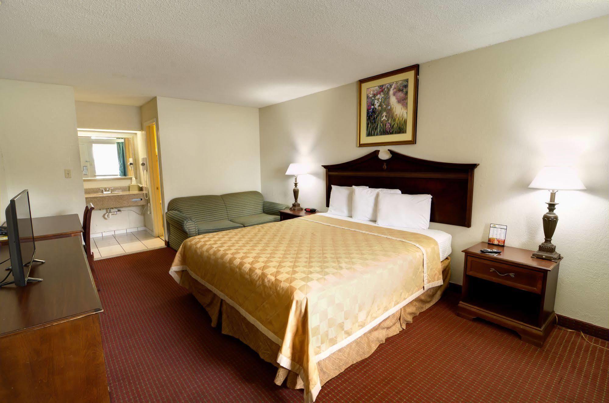 Key West Inn - Ньюпорт-Ньюс Экстерьер фото
