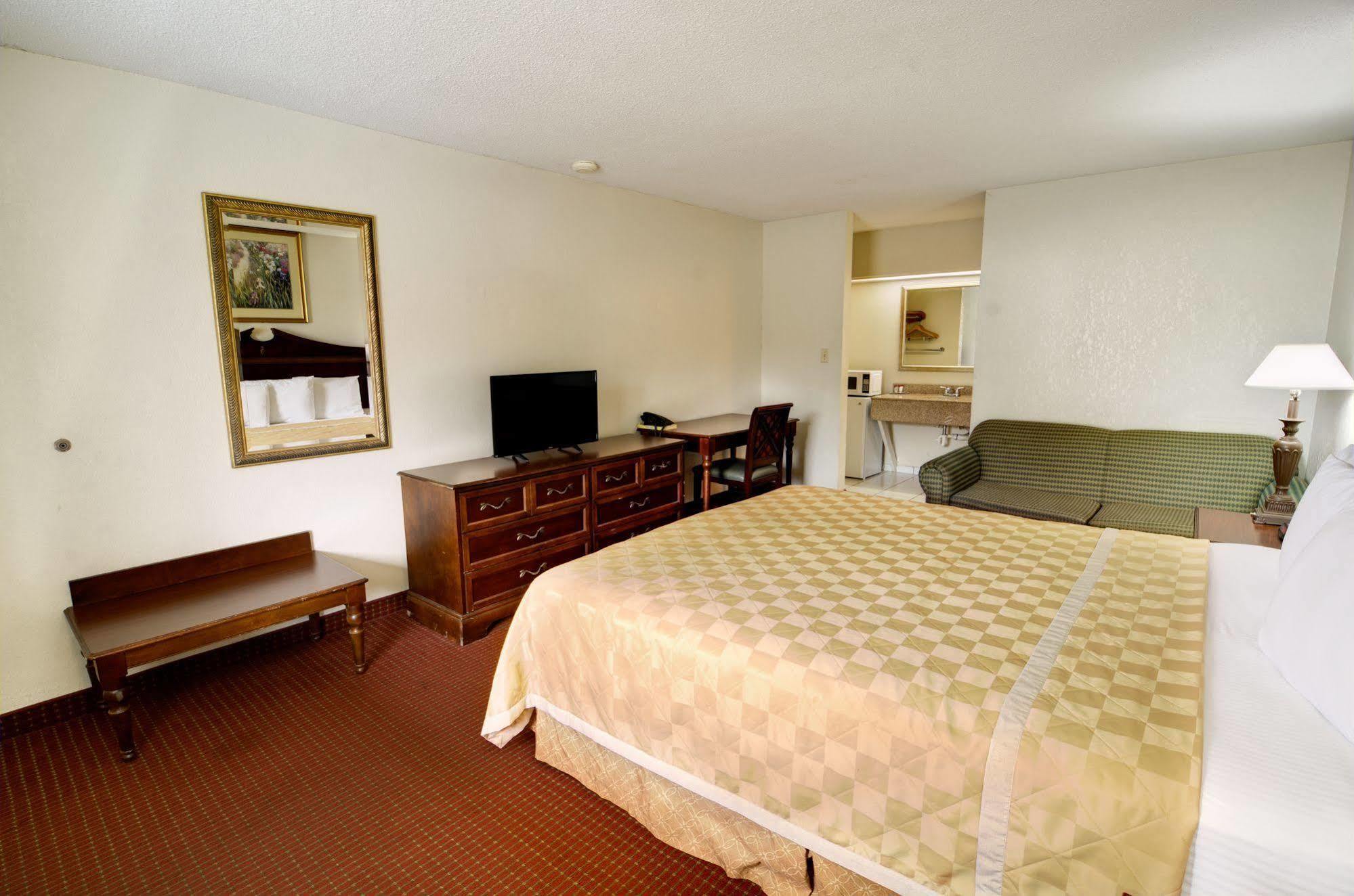 Key West Inn - Ньюпорт-Ньюс Экстерьер фото