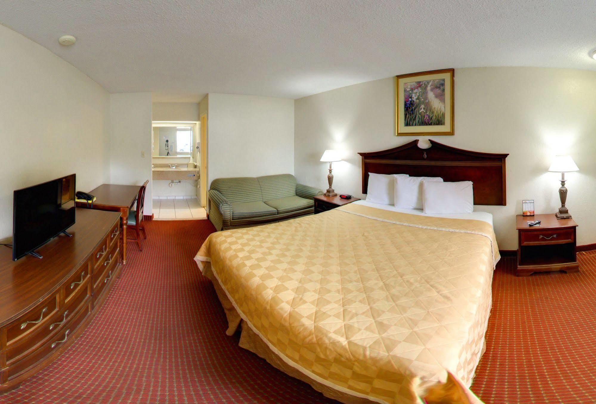Key West Inn - Ньюпорт-Ньюс Экстерьер фото